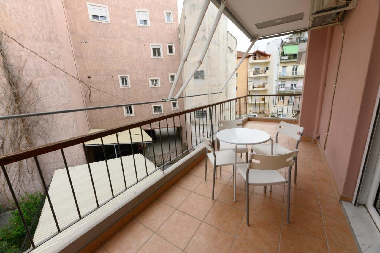 Central Apartments 1 With Parking Larissa Bagian luar foto